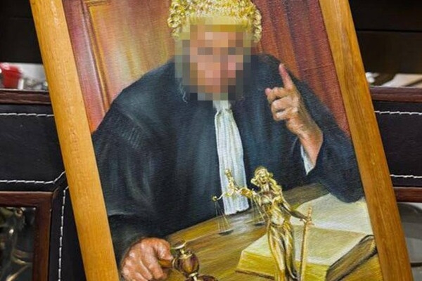 За 3,5 тысяч долларов: судья в Одесской области помогал уклонистам выезжать за границу