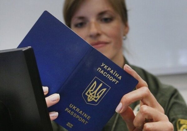 Экс-судья КС объяснил, возможно ли лишить украинского гражданства мужчин, сбежавших за границу Экс-судья КС объяснил, возможно ли лишить украинского гражданства мужчин, сбежавших за границу
