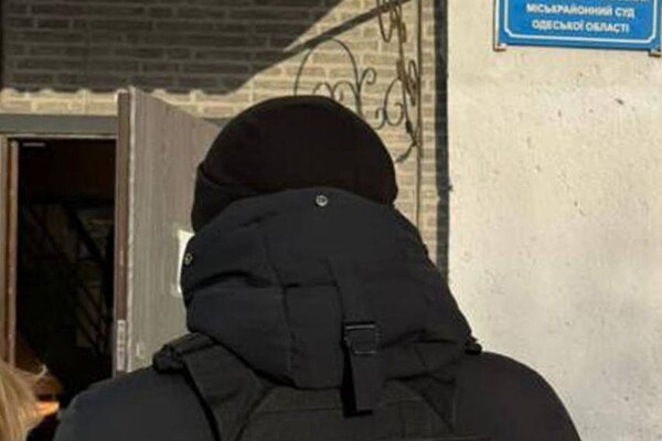 За 3,5 тысяч долларов: судья в Одесской области помогал уклонистам выезжать за границу