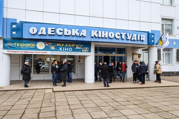 "Одесский джентльмен": у киностудии простились с известным актером Евгением Хаитом  