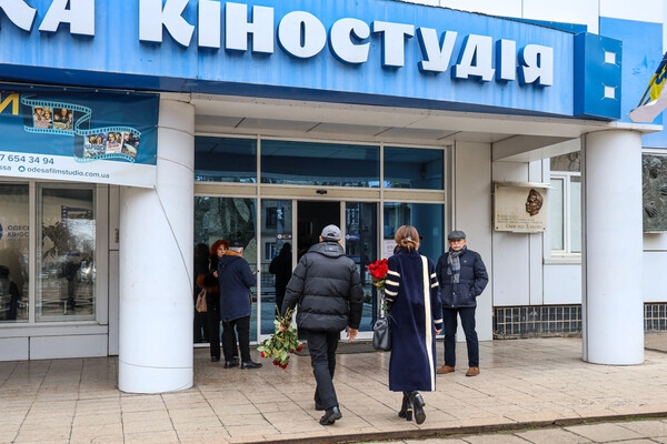 "Одесский джентльмен": у киностудии простились с известным актером Евгением Хаитом  