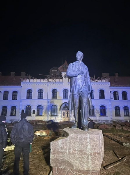 Намагаються знищити навіть пам’ять: у Львові після атаки дронів рф згорів музей Шухевича