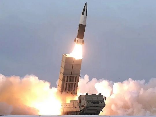 Північнокорейські ракети та азійська бавовна: хто й як допомагає росіянам вбивати українців