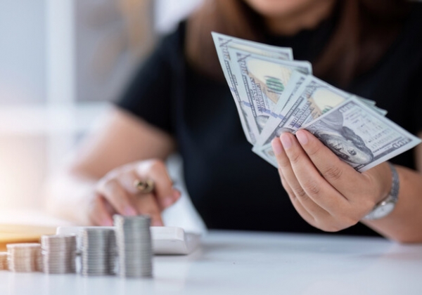 Курс валют в Украине 10 февраля 2024: сколько стоит доллар и евро