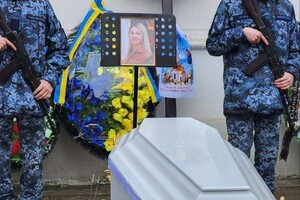 В Одессе попрощались с семьей военных, погибшей в результате атаки 2 марта