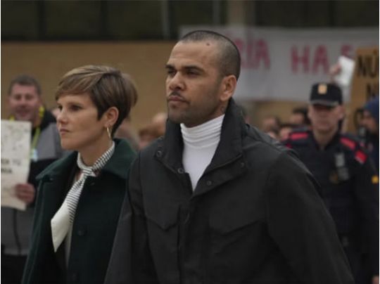 Найтитулованіший футболіст світу за мільйон вийшов із в'язниці: перші миті на волі (відео)