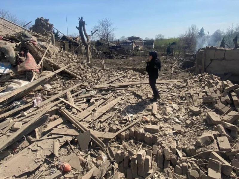Ворог потужно вдарив по Костянтинівці: зруйновано десятки будинків, під завалами шукають людей (фото)