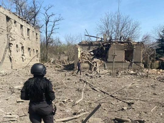Ворог потужно вдарив по Костянтинівці: зруйновано десятки будинків, під завалами шукають людей (фото)