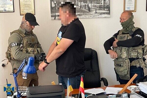 В Одесской области задержали вице-мэра одного из городов: его подозревают в завладении землей у лимана В Одесской области задержали вице-мэра одного из городов: его подозревают в завладении землей у лимана