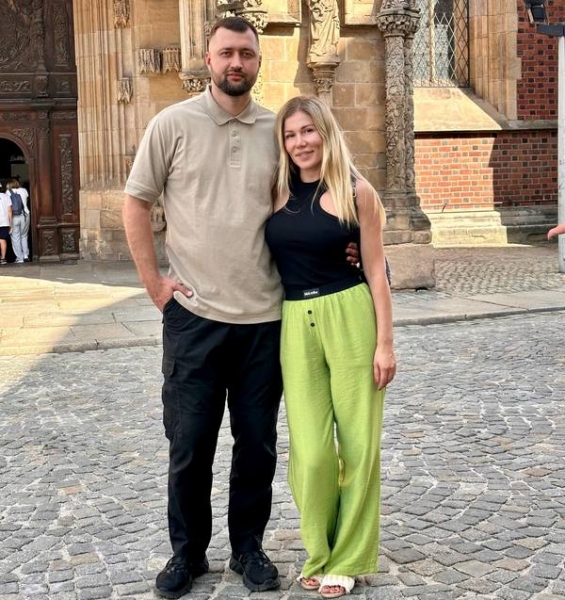«Поки що не вдається»: відома співачка пережила третій викидень