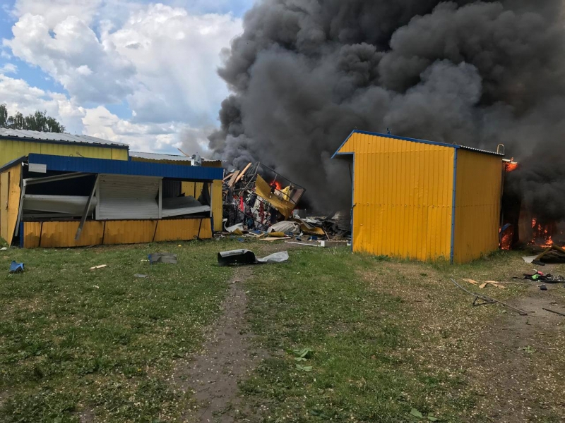 Росіяни завдали бомбового удару по Золочеву на Харківщині: у місті великі руйнування (фото, відео)