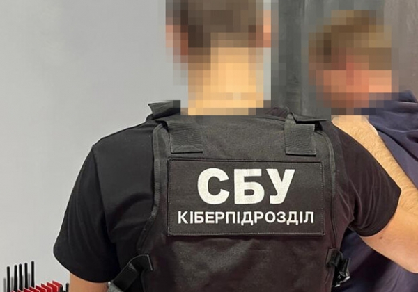 В Украине разоблачили ботофермы, которые помогали РФ "разгонять" фейки и взламывать телефоны воинов ВСУ