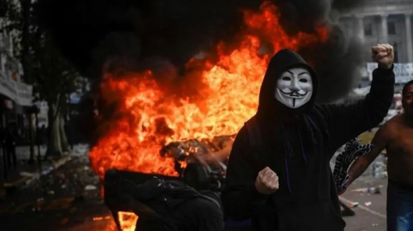 Буэнос-Айрес сотрясают массовые протесты против реформ президента Хавьера Милея