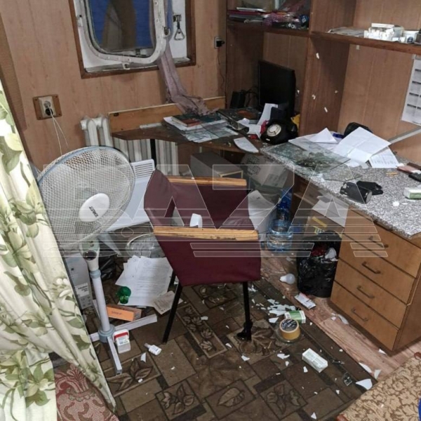 В Азовському морі безпілотники атакували буксир та баржу, що призначалася для захисту Керченського мосту, — ЗМІ (фото, відео)