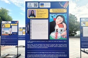 "Лица украинской мечты": в Одессе возле памятника Дюку открыли выставку детских рисунков