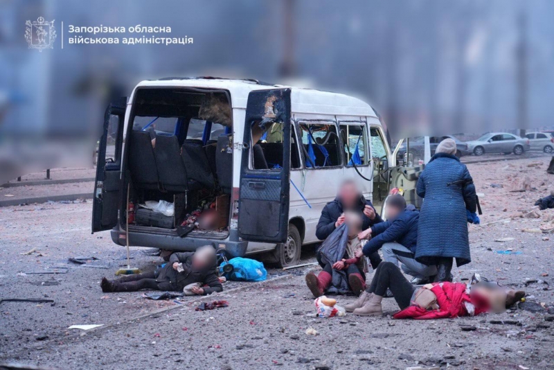 Росіяни завдали авіаудару по Запоріжжю: багато загиблих і поранених (фото, відео)