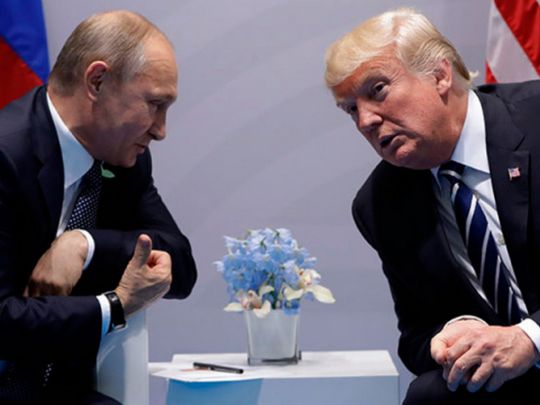 В кремлі п’ють горілку прямо з пляшки. Трамп здає Україну: що пишуть в західних ЗМІ про перемовини президентів США і росії