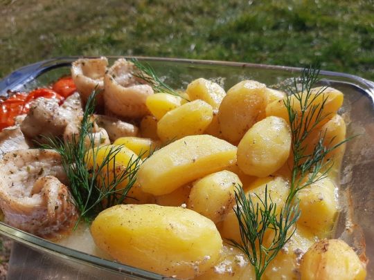 Риба, запечена з картоплею: смачно, як у ресторані