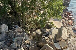 В Одесской области мусор после обстрела школы сбросили вблизи Аккерманской крепости В Одесской области мусор после обстрела школы сбросили вблизи Аккерманской крепости