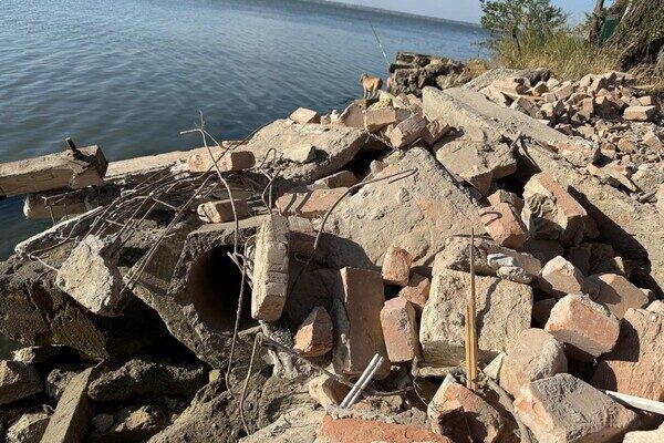 В Одесской области мусор после обстрела школы сбросили вблизи Аккерманской крепости В Одесской области мусор после обстрела школы сбросили вблизи Аккерманской крепости