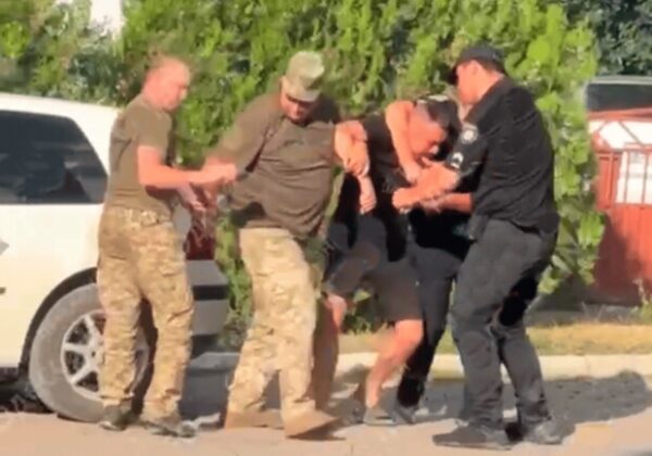 В Одесской области работники ТЦК задержали мужчину: комментарий военкомата В Одесской области работники ТЦК задержали мужчину: комментарий военкомата