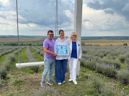 «28 тисячі саджанців лаванди садили вручну близько тижня»: подружжя зі Львівщини зареєструвало незвичний рекорд
