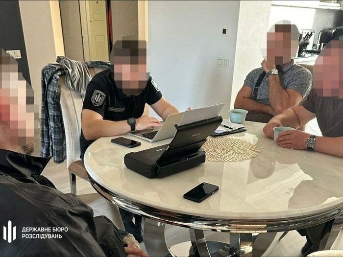 Бачили очі, що замовляли: ЗМІ повідомляють про підозри ДБР щодо постачання неякісних окулярів військовим