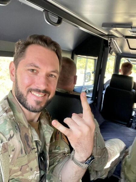 «Можна зі Львова керувати наземним дроном, який знаходиться на фронті», — засновник Школи роботизованих наземних комплексів