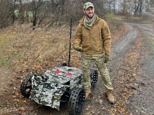 «Можна зі Львова керувати наземним дроном, який знаходиться на фронті», — засновник Школи роботизованих наземних комплексів