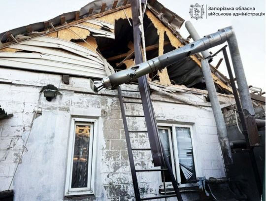 Палаючі домівки, вибиті вікна, загиблі і поранені діти: дрони атакували українські регіони