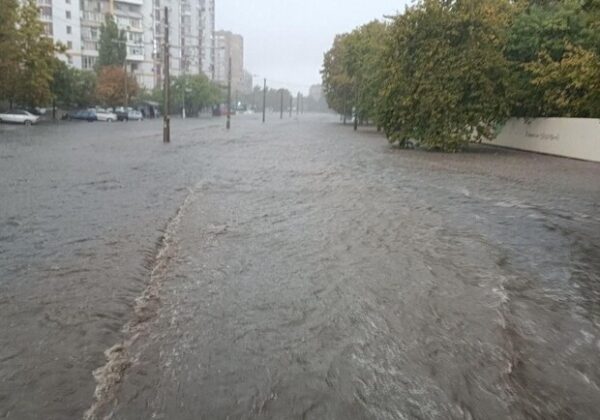 В Одессе за несколько часов выпала месячная норма осадков: какие улицы подтоплены и где ограничено движение В Одессе за несколько часов выпала месячная норма осадков: какие улицы подтоплены и где ограничено движение