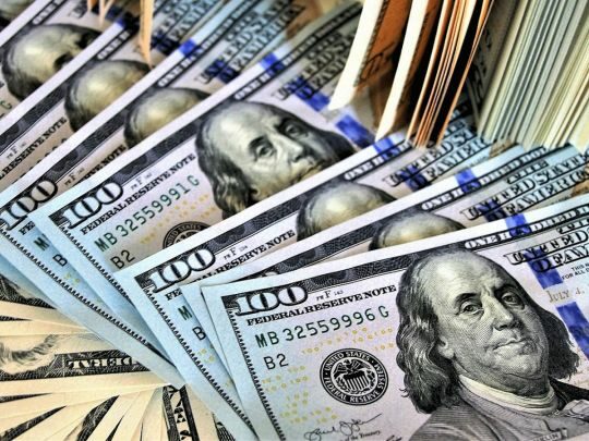 Банки та обмінники точно не приймуть: які долари не варто купувати та на що звертати увагу при обміні