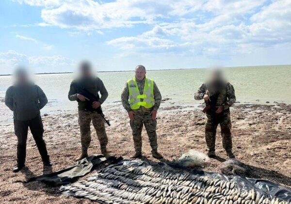 Ловил рыбу в Нацпарке "Тузловские лиманы": в Одесской области разоблачили браконьера Ловил рыбу в Нацпарке "Тузловские лиманы": в Одесской области разоблачили браконьера
