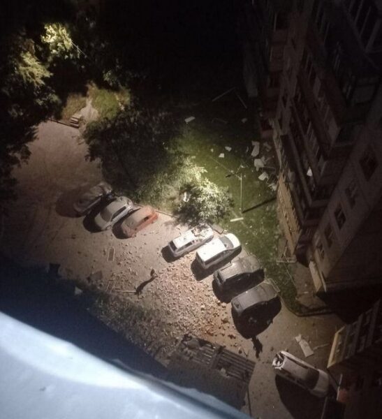 Потрощені будинки, пожежі та постраждалі: з’явилися жахливі кадри наслідків удару по Києву і області