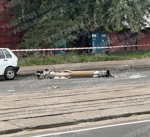 Потрощені будинки, пожежі та постраждалі: з’явилися жахливі кадри наслідків удару по Києву і області