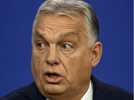 Орбан взявся збирати з населення підписи «проти війни»: що відбувається