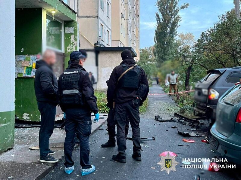 У Києві вибухнуло авто, під водійське сидіння заклали вибухівку (фото)