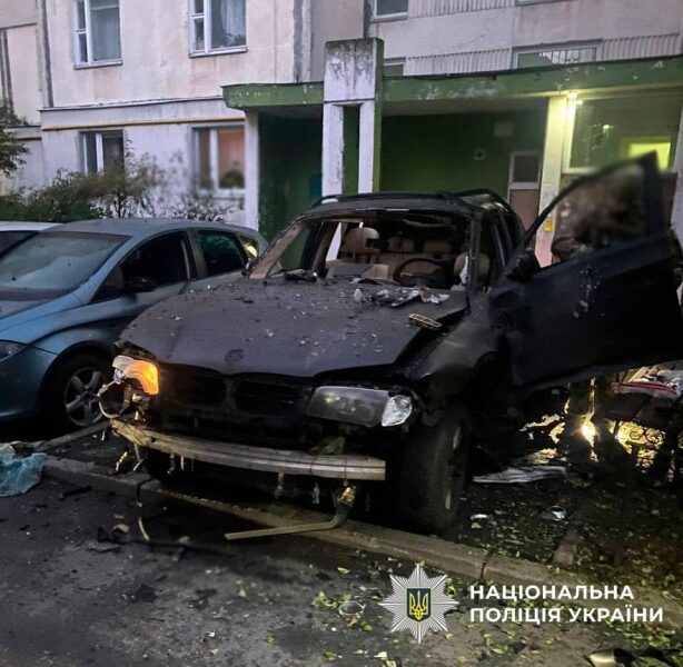 У Києві вибухнуло авто, під водійське сидіння заклали вибухівку (фото)
