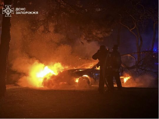 Атака росії на Запоріжжя: авіабомба влучила по міському ринку, є загиблі та поранені (фото, відео)