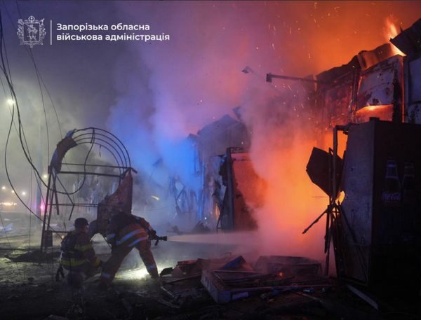 Атака росії на Запоріжжя: авіабомба влучила по міському ринку, є загиблі та поранені (фото, відео)