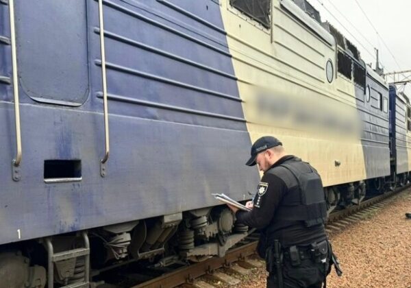 Лежал на путях: в Одессе поезд наехал на мужчину Лежал на путях: в Одессе поезд наехал на мужчину