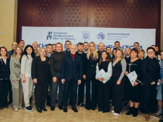 Форум прифронтових міст: що пишуть ЗМІ про політичний проєкт Арахамії під виглядом безпекового заходу