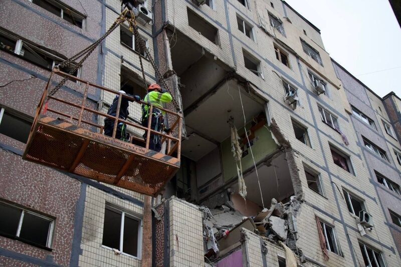 Вночі росіяни атакували нафтогазову та залізничну інфраструктуру України: які регіони постраждали найбільше (фото, відео)