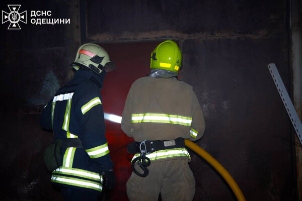 В Одесском районе горел склад: огонь охватил большую площадь В Одесском районе горел склад: огонь охватил большую площадь