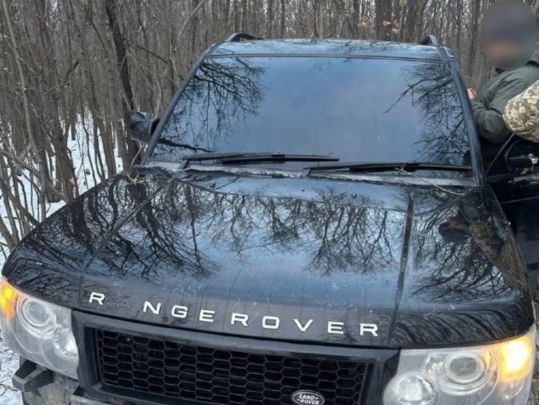 Порушники намагалися прорвати український кордон на Буковині, травмувавши прикордонника (фото)
