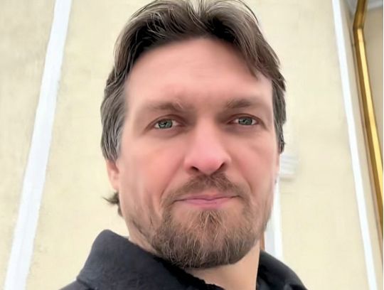 Різдво у січні святкують тільки малороси — українці розкритикували Усика: що відповів відомий боксер
