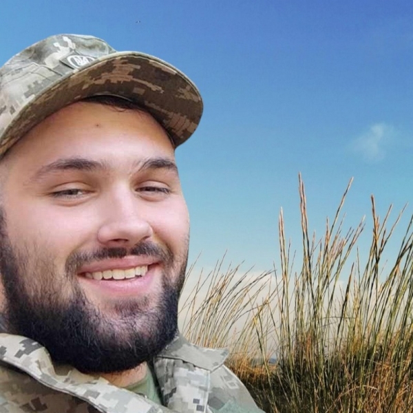 «Сам зголосився переносити боєкомплекти, від вибухів яких полягли б ми всі»: 23-річний воїн врятував побратимів ціною власного життя