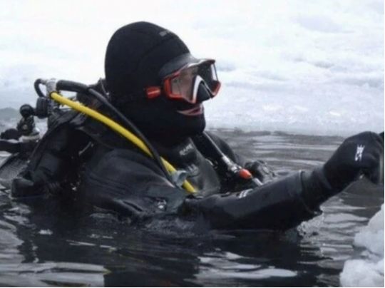 Шість днів у&nbsp;крижаній темряві: як&nbsp;водолази ДСНС рятували тепло та&nbsp;світло для Києва