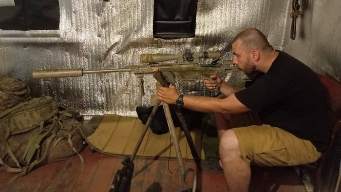 Портрет загиблого воїна на шоломі олімпійця: історія Олексія Хабарова