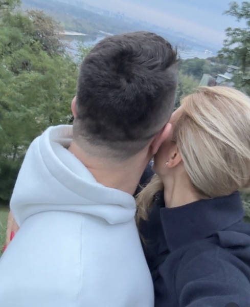 Сказала «так»: відома фітнес-тренерка показала свого коханого